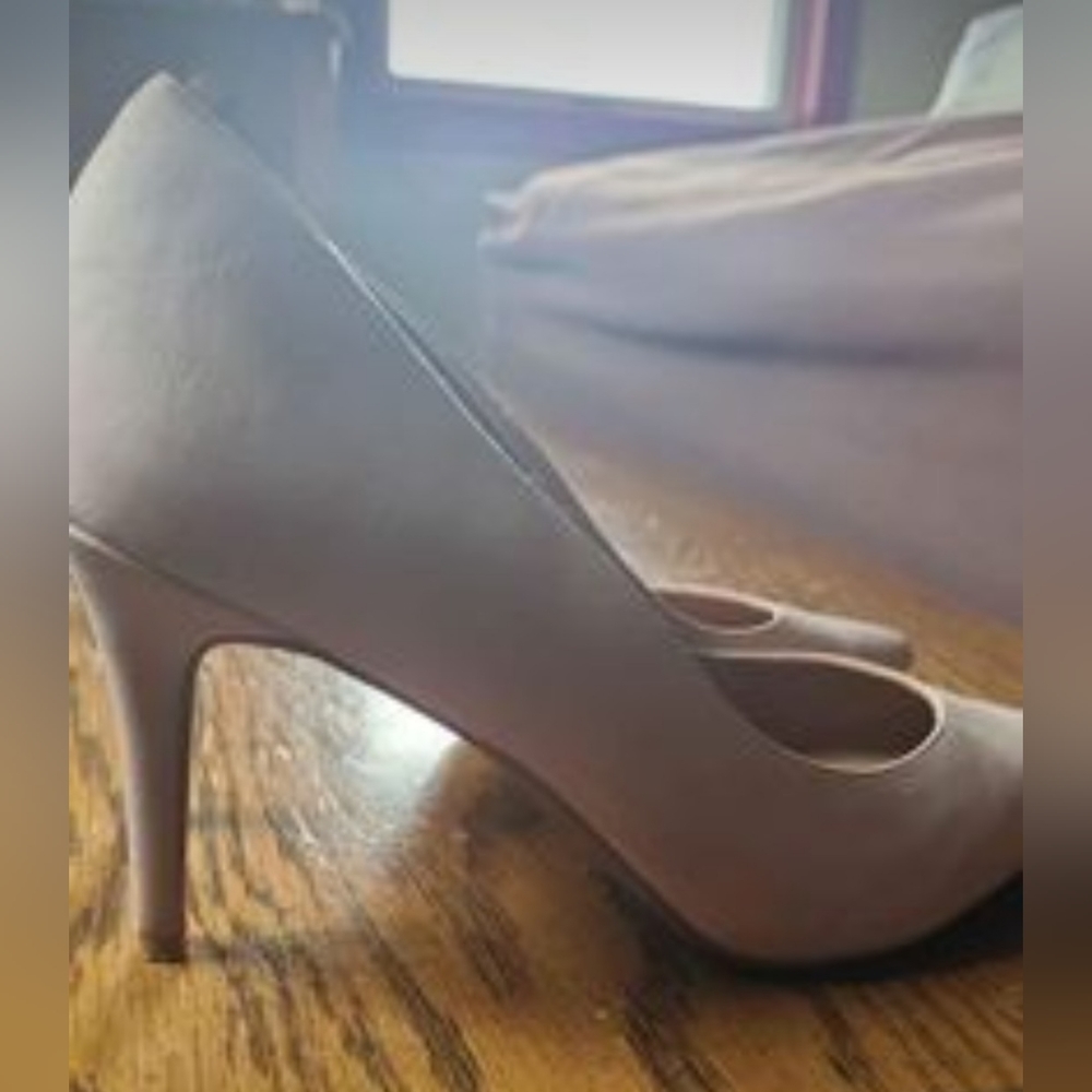 Heels - Picture 2 of 2